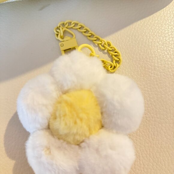 Betsey Johnson Daisy Floral XO Alfie Satchel / Crossbody bag w fluffy charm - Picture 7 of 7